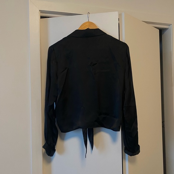 Aritzia - Wilfred satin cropped blouse - Picture 2 of 3